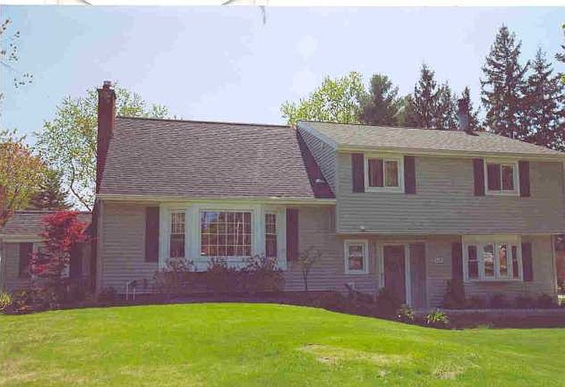 2nd image of 114 OKARA Drive