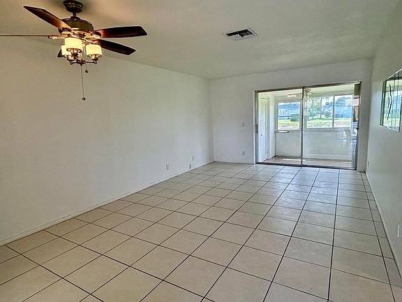 4th image of 2895 Crosley Dr W APT C
