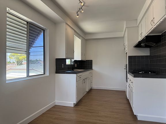 4th image of 10729 New St #H