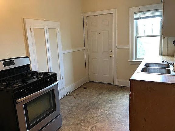 3rd image of 2378 Euclid Heights Blvd