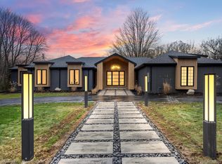 4340 Queens Way, Bloomfield Hills, MI 48304