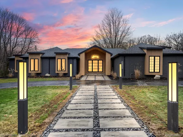 4340 Queens Way, Bloomfield Hills, MI 48304