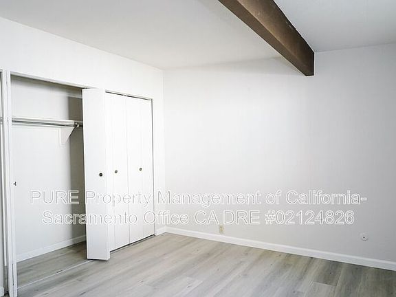3rd image of 19 Blue Heron Ct
