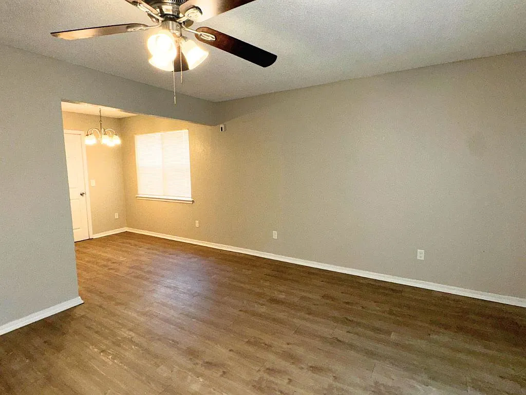 8741 Hillridge Dr. Oklahoma City K 73141 — Photo 3