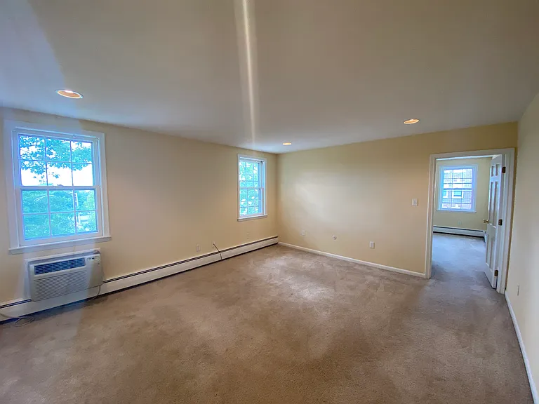 33 Chestnut St — Photo 11