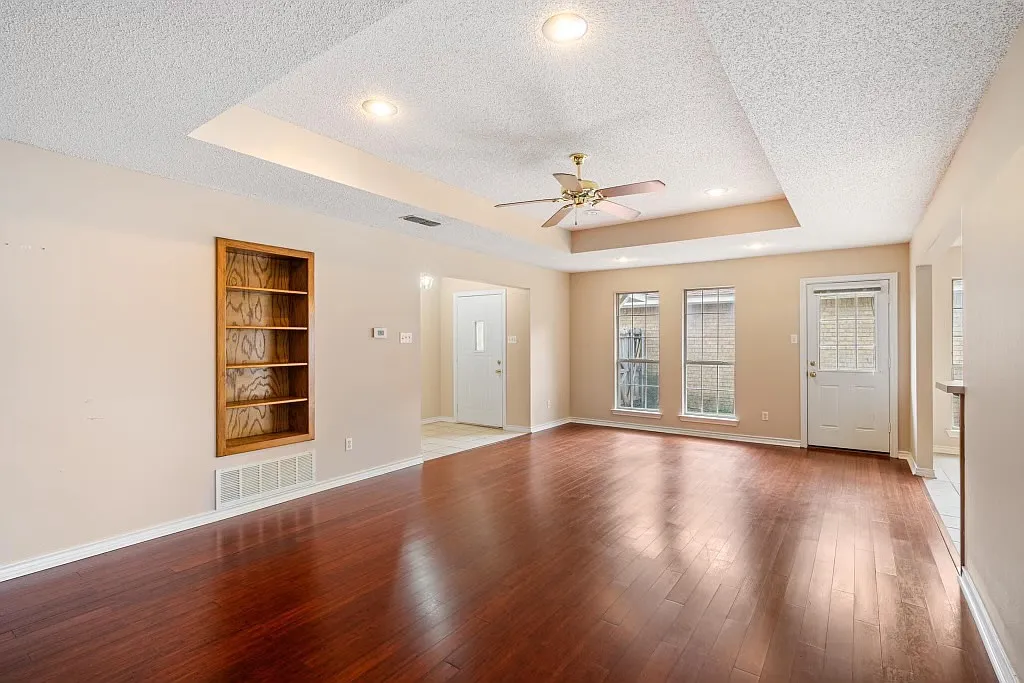 1753 Red Oak Circle — Photo 2