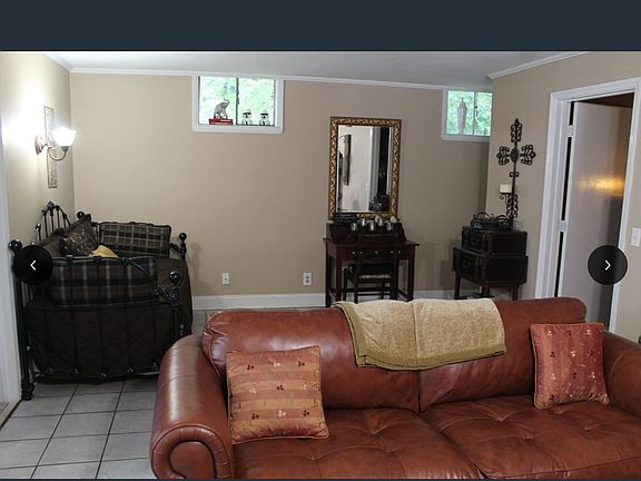 4th image of 8 Lakeshore Dr