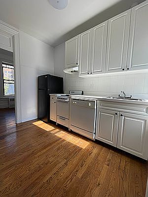 4th image of 326 E 78th St APT 34