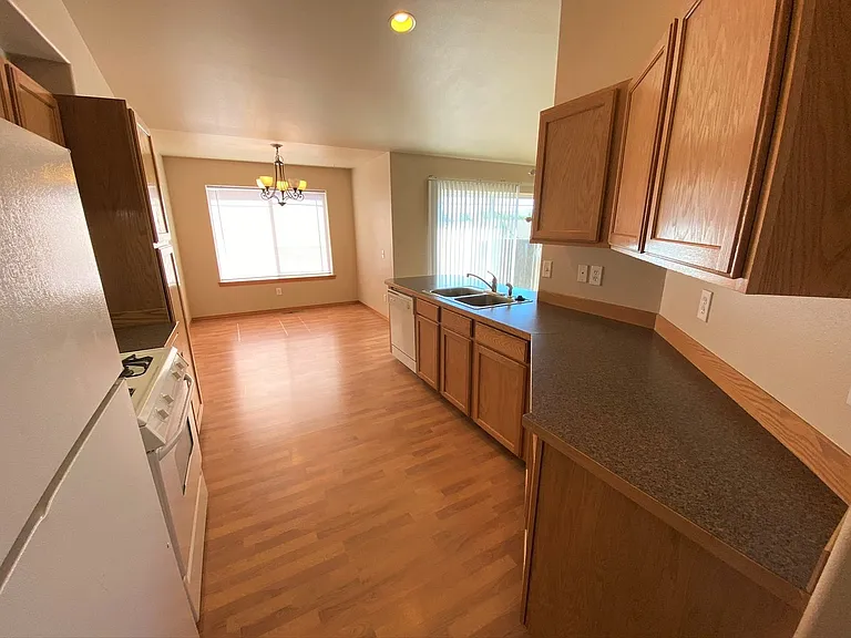 602 E Country Side Ave — Photo 6