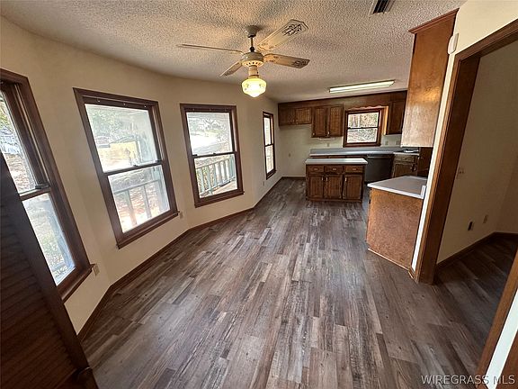 4th image of 100 Fieldbrook Dr