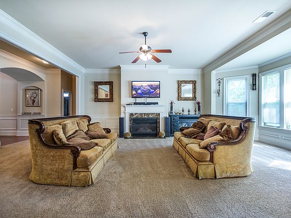 5th image of 296 Langshire Dr