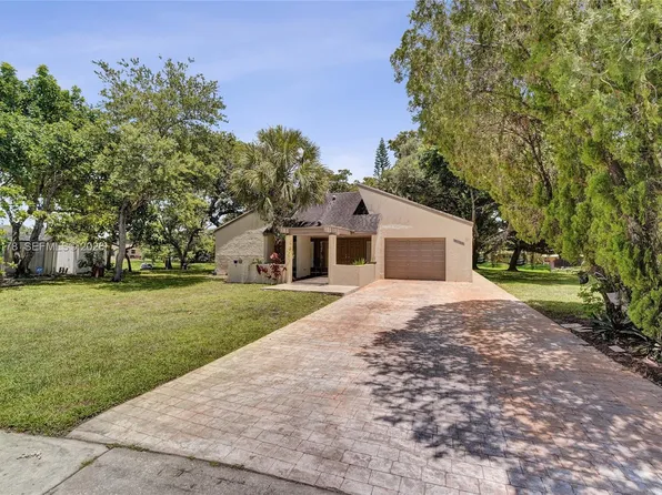 9120 SW 49th St, Cooper City, FL 33328