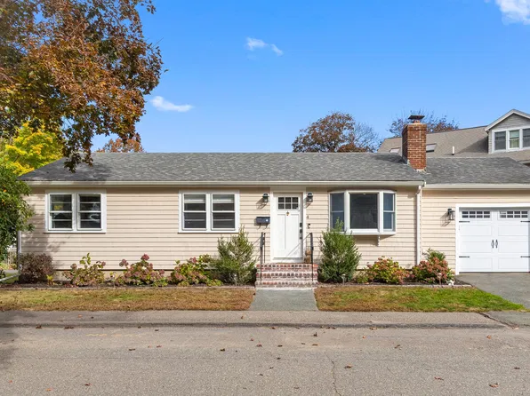 4 Pulaski Dr, Manchester, MA 01944