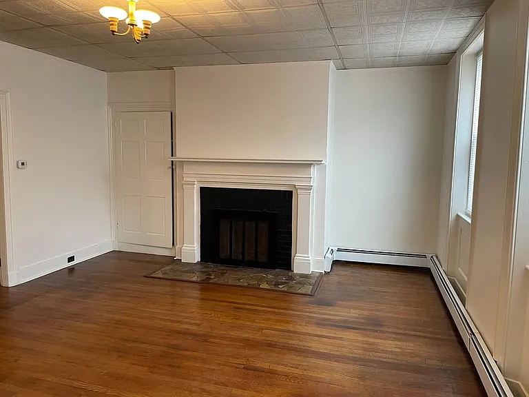 308 E Pitt St — Photo 7