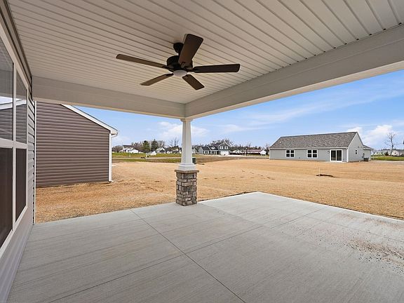 2nd image of 302 Saddle Ridge Dr