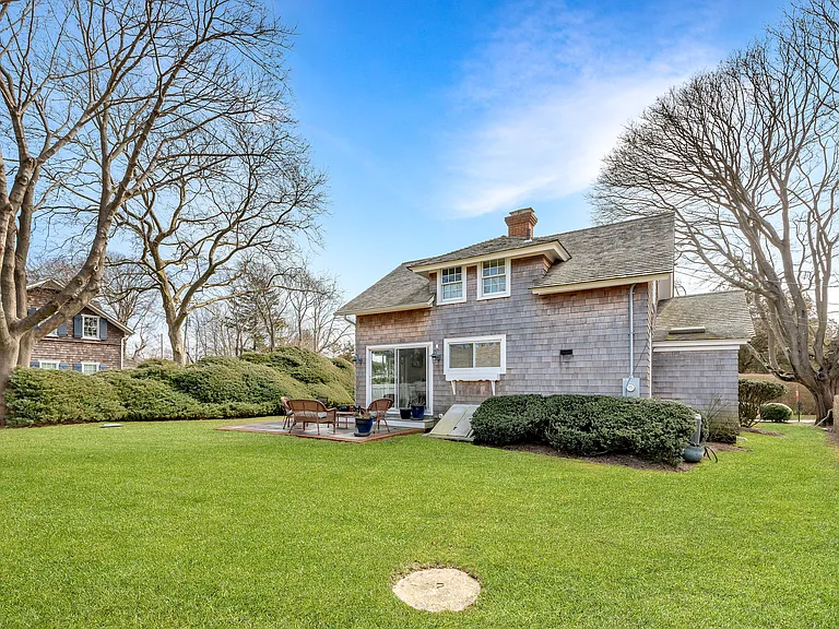 1 Village Ln — Photo 2