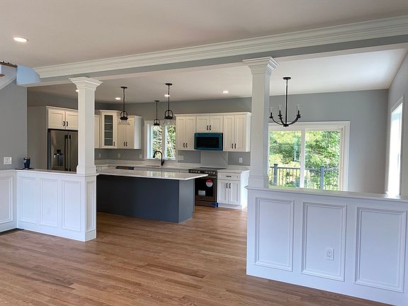 3rd image of 9 Stonegate Dr