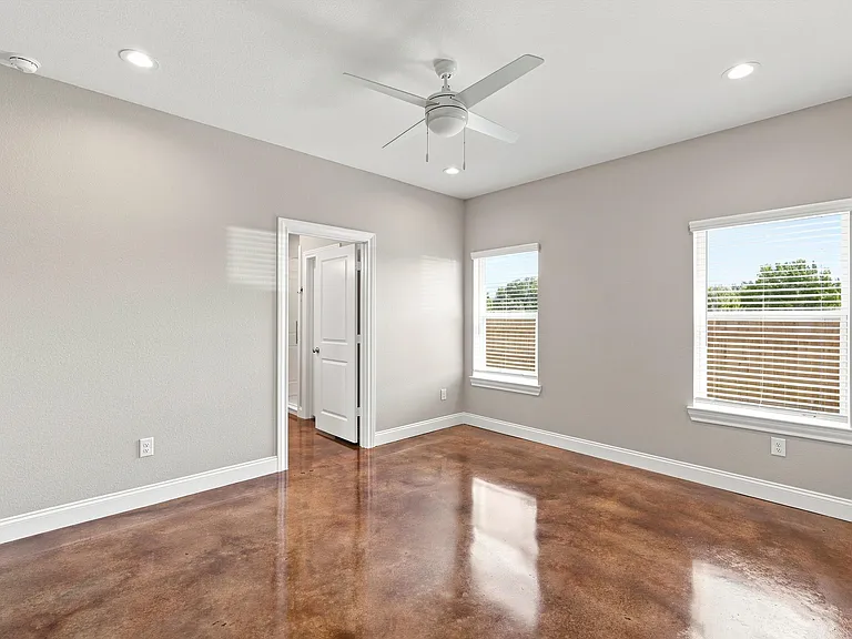 2416 Sloan Cir #B — Photo 5