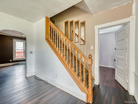 5th image of 349 Monroe St