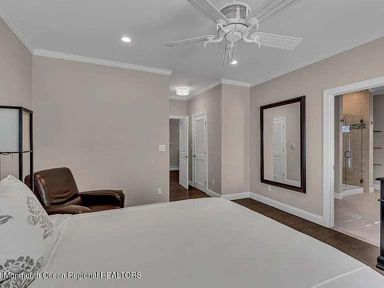 323 E Main St — Photo 17