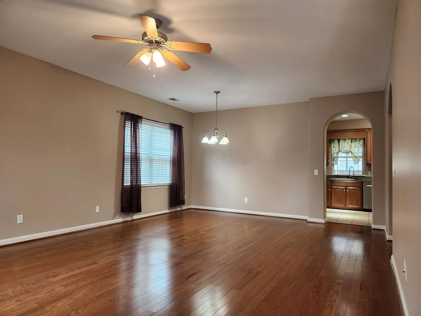 Spacious 4 bedroom 2.5 Bathroom Home in Berwick on a quiet street! — Photo 3