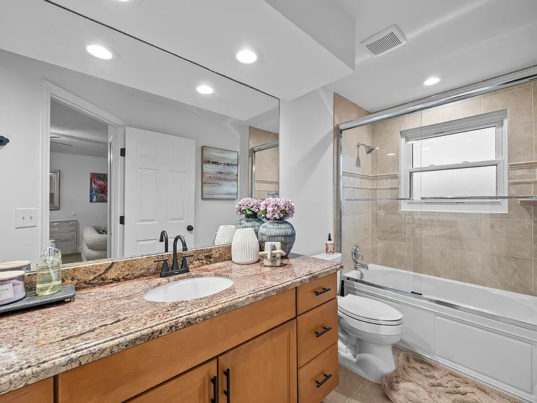 2400 Seaford Dr — Photo 30