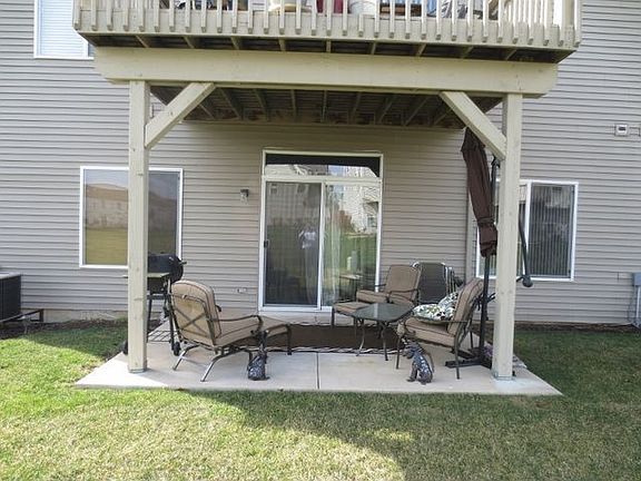 3rd image of 1696 Fieldstone Dr S