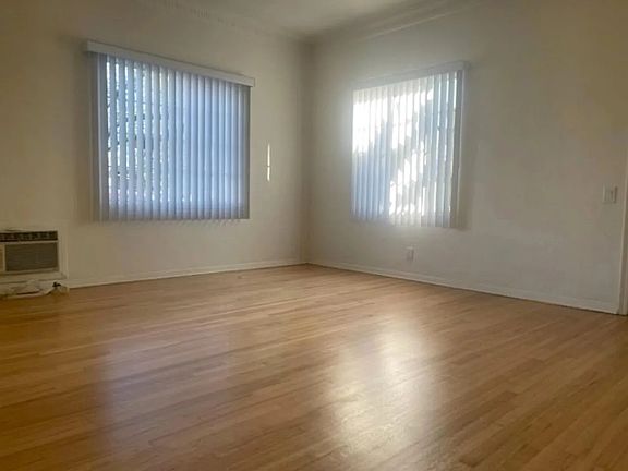 2nd image of 1623-1627 Hillhurst Ave #1625.5