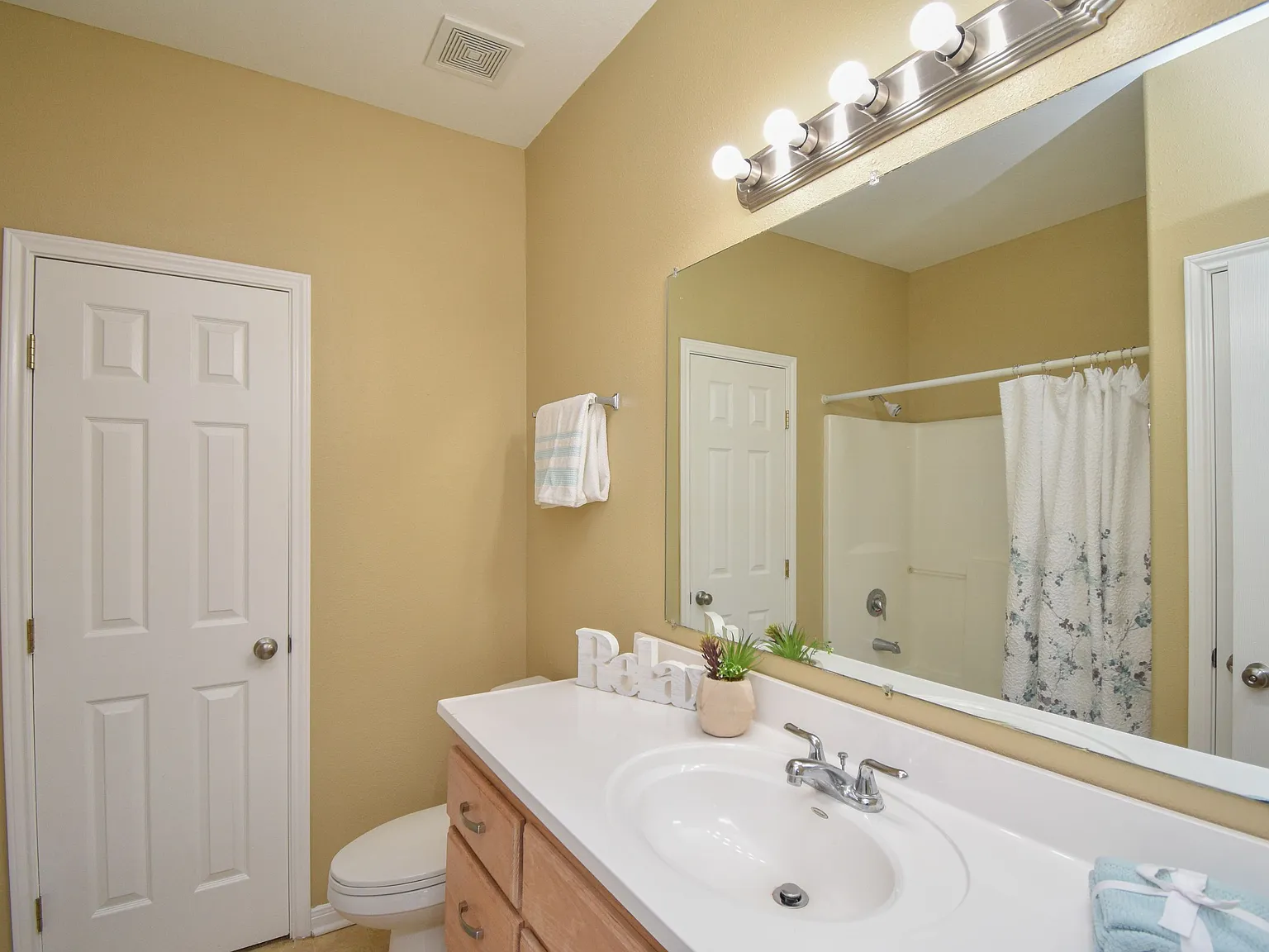 130 Sherwood Fourplex - Apt B — Photo 4