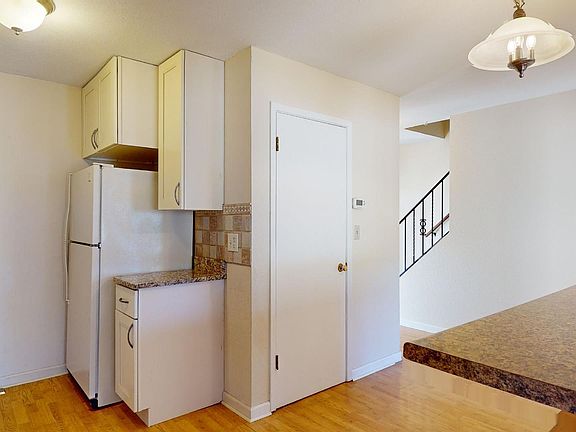 4th image of 721 Meadow Pl