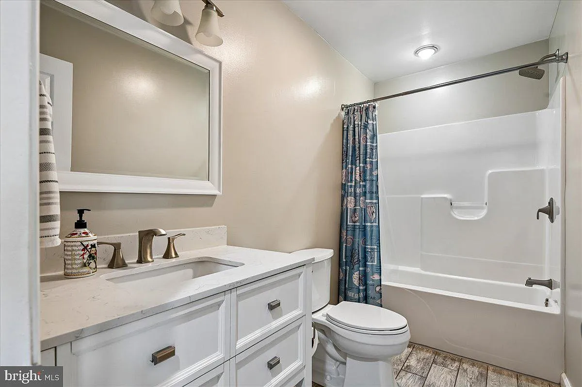 4 bed, 2.0 bath, 1583 sqft, $3,500 — Photo 4