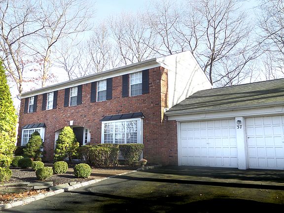 2nd image of 37 Hawthorne St