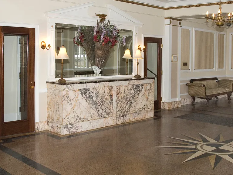 Mayflower Apartments — Photo 106