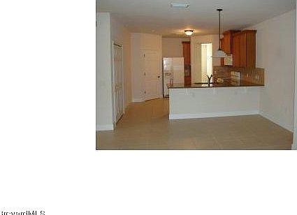 2nd image of 3083 Glenridge Cir