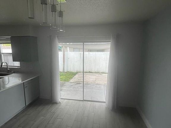 5th image of 272 Lake Ellen Dr #272