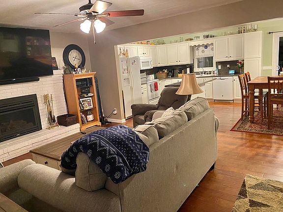 2nd image of 3804 Deepwood Dr