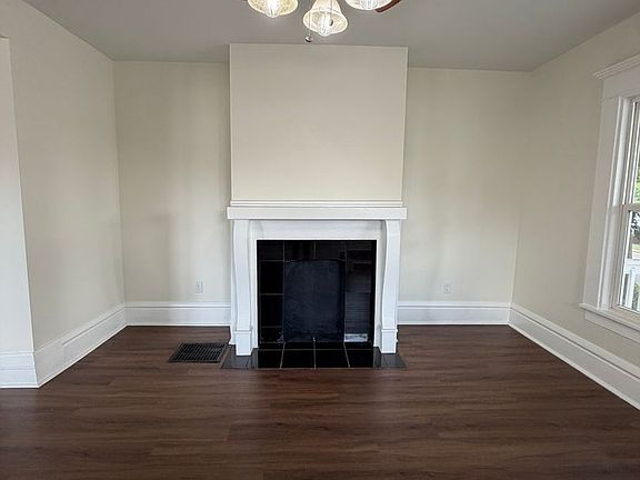 5th image of 423 Sheldon Ave