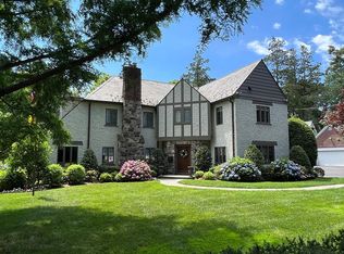 37 Heatherbloom Rd, White Plains, NY 10605