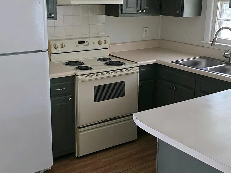 1551 Bingham Dr — Photo 3