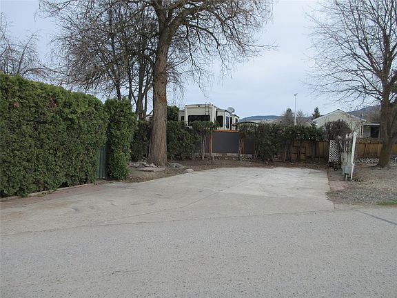 2nd image of 415 Commonwealth Rd #75
