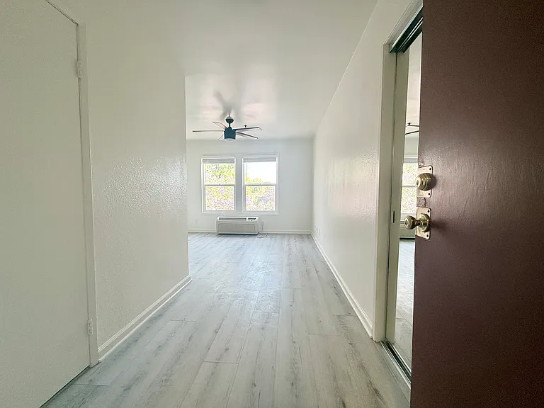 Marengo Apartments — Photo 14