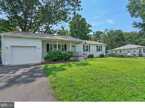 2nd image of 227 Pardee Blvd