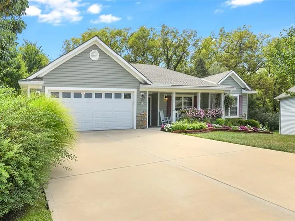 73 Continental Dr, Lansing, KS 66043