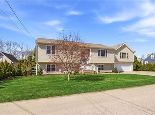 37 Pleasant Ave, Narragansett, RI 02882