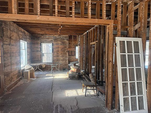 3rd image of 310 Granite St