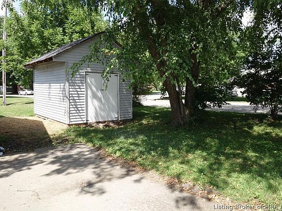 4th image of 216 N Park Street