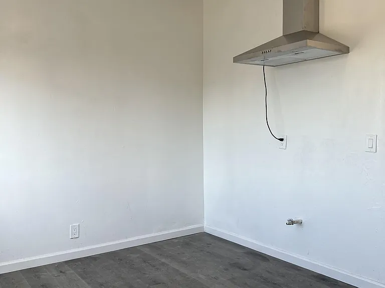 1165 E 59th Pl #1165 — Photo 8