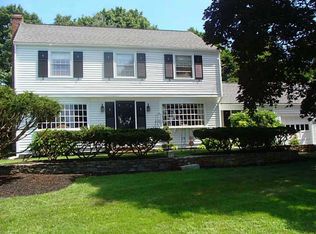 6 Honeysuckle Ct, Barrington, RI 02806