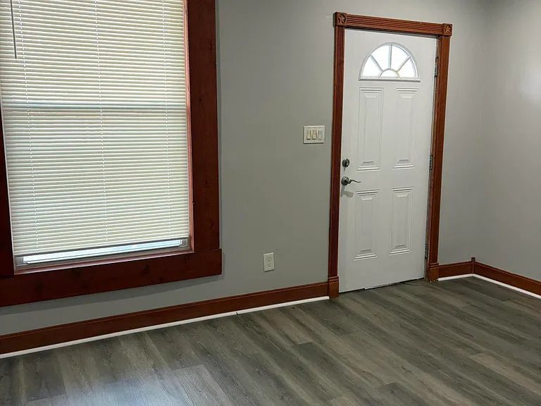 604 Winkler Ave — Photo 9