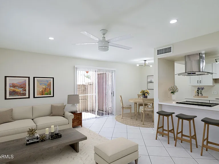 1237 E Lawrence Ln — Photo 1
